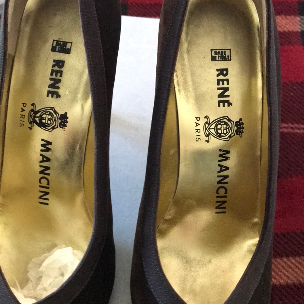 Rene Mancini Velvet Pump. Made in Paris